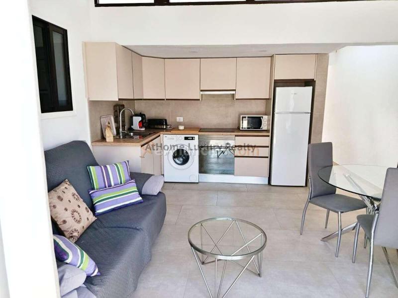 Piso de un dormitorio reformado junto al puerto de los gigantes, con terraza y vistas al mar