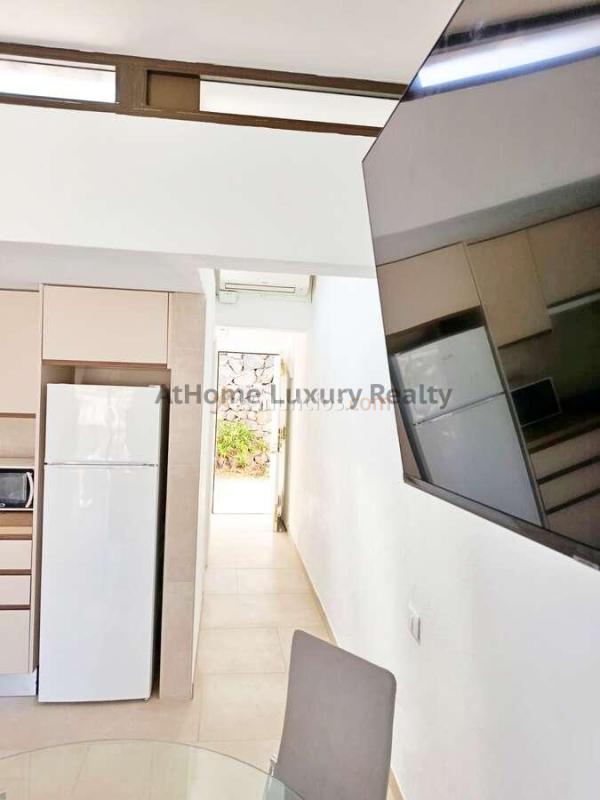 Piso de un dormitorio reformado junto al puerto de los gigantes, con terraza y vistas al mar