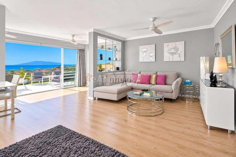 Villa con espectaculares vistas al mar y piscina privada en El Madroñal, Costa Adeje