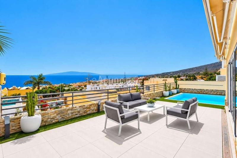 Villa con espectaculares vistas al mar y piscina privada en El Madroñal, Costa Adeje