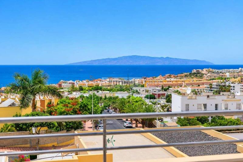 Villa con espectaculares vistas al mar y piscina privada en El Madroñal, Costa Adeje