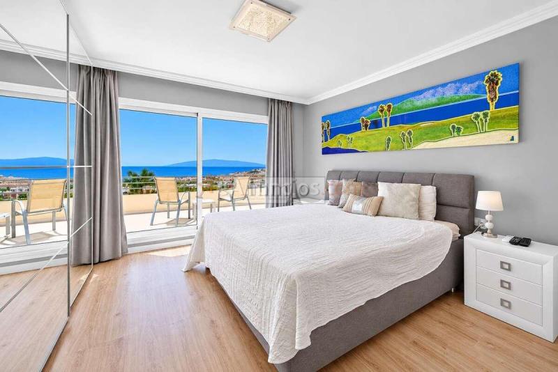 Villa con espectaculares vistas al mar y piscina privada en El Madroñal, Costa Adeje