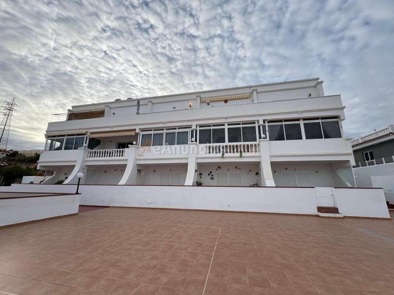 Piso de 2 dormitorios con terraza y vistas al mar en Callao Salvaje