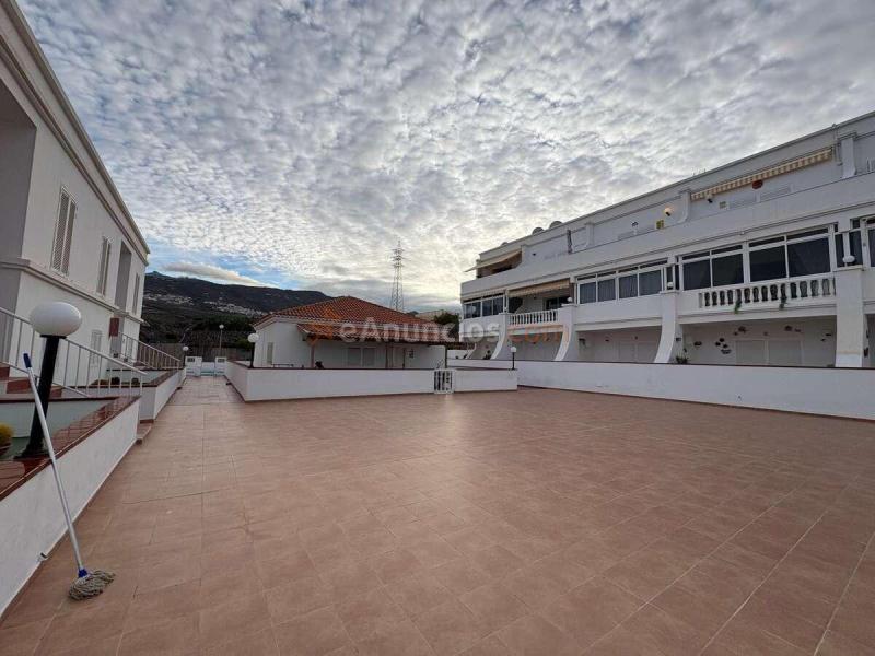 Piso de 2 dormitorios con terraza y vistas al mar en Callao Salvaje