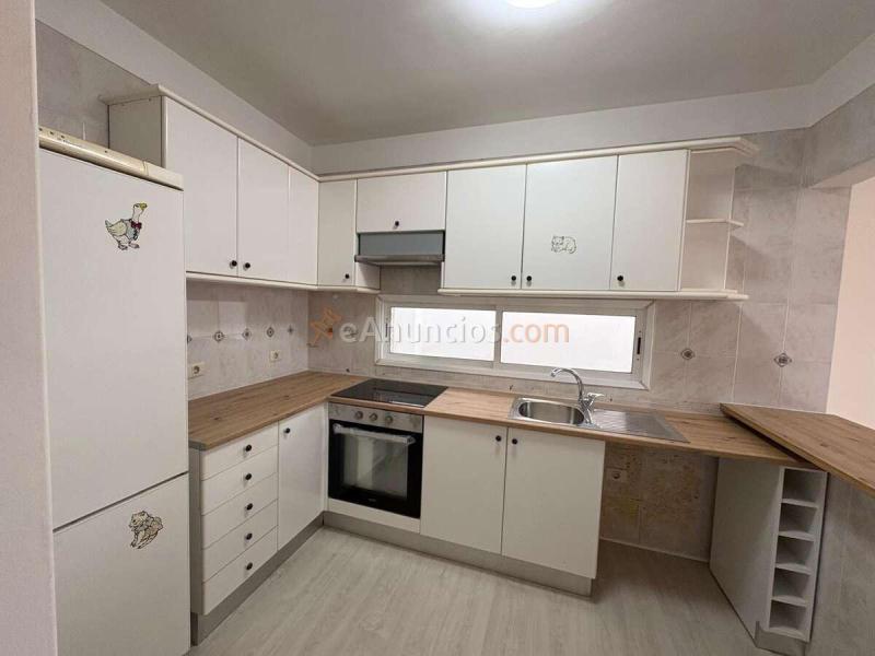 Piso de 2 dormitorios con terraza y vistas al mar en Callao Salvaje