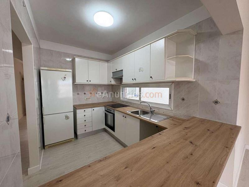 Piso de 2 dormitorios con terraza y vistas al mar en Callao Salvaje