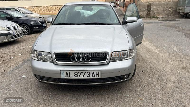 Audi A4 1.8 de 2000 con 200.000 Km por 2.300 EUR. en Almeria