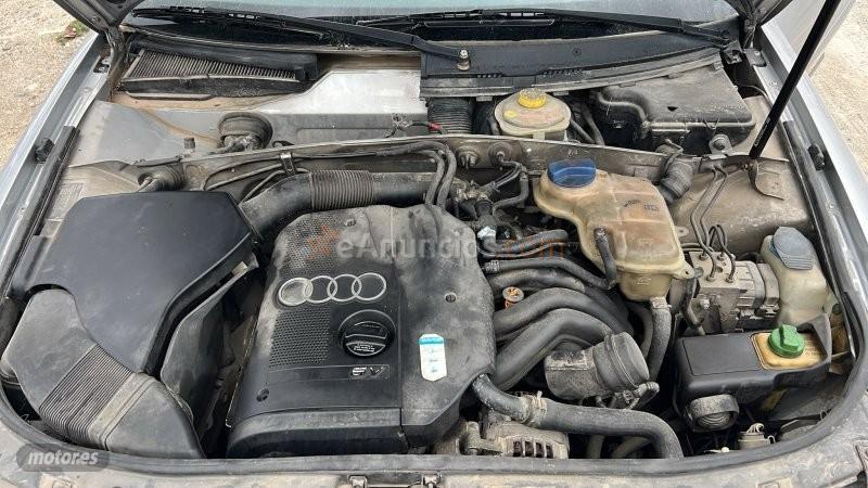 Audi A4 1.8 de 2000 con 200.000 Km por 2.300 EUR. en Almeria