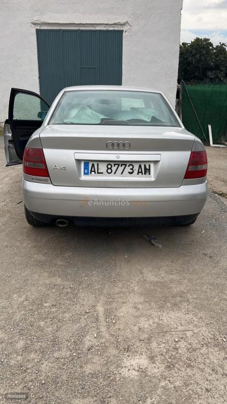 Audi A4 1.8 de 2000 con 200.000 Km por 2.300 EUR. en Almeria