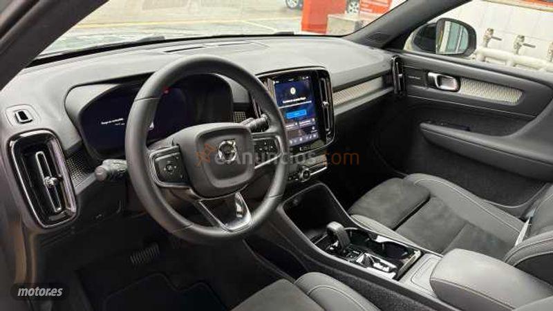 Volvo XC40 2.0 B3 MHEV PLUS DARK DCT 5P de 2025 con 11.018 Km por 35.900 EUR. en Barcelona