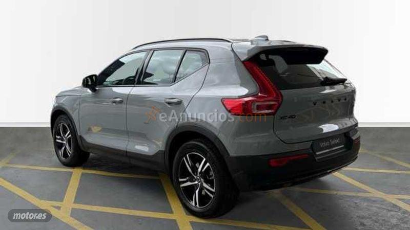 Volvo XC40 2.0 B3 MHEV PLUS DARK DCT 5P de 2025 con 11.018 Km por 35.900 EUR. en Barcelona
