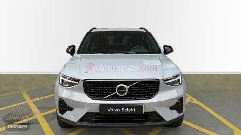 Volvo XC40 2.0 B3 MHEV PLUS DARK DCT 5P de 2025 con 11.018 Km por 35.900 EUR. en Barcelona