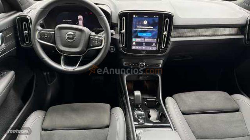Volvo XC40 2.0 B3 MHEV PLUS DARK DCT 5P de 2025 con 11.018 Km por 35.900 EUR. en Barcelona