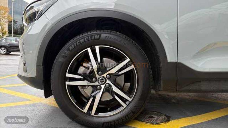 Volvo XC40 2.0 B3 MHEV PLUS DARK DCT 5P de 2025 con 11.018 Km por 35.900 EUR. en Barcelona