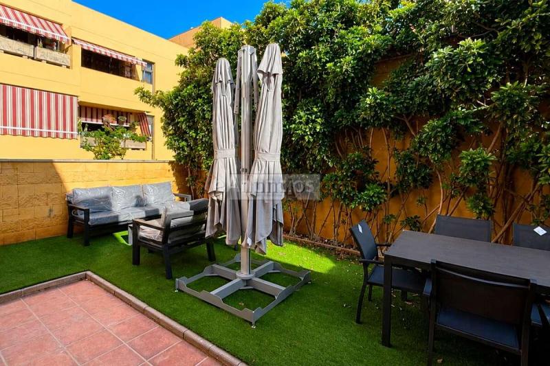 Adosado de 4 dormitorios con jardín, terrazas y vistas al mar en Llano del Camello