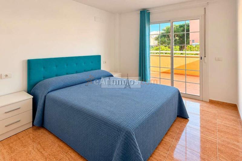 Adosado de 4 dormitorios con jardín, terrazas y vistas al mar en Llano del Camello