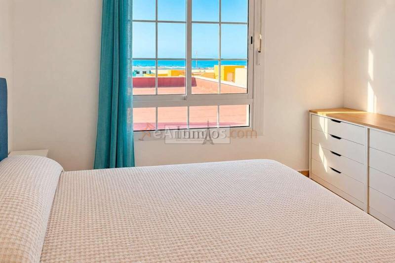 Adosado de 4 dormitorios con jardín, terrazas y vistas al mar en Llano del Camello