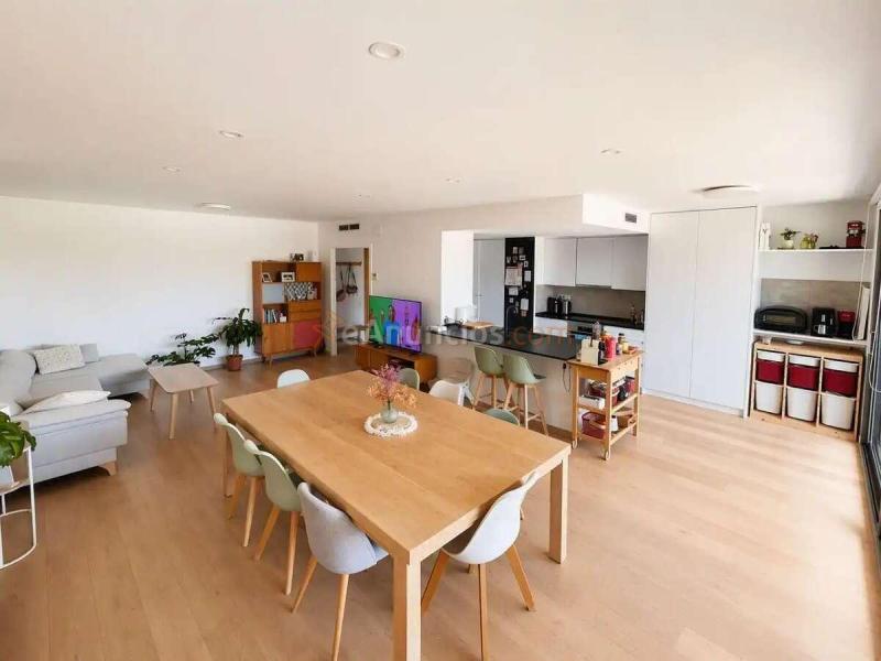 Amplia vivienda con terrazas, luz natural y parking en Carrer de Cristfol Raventós, Vilanova i la Geltrú, 08800