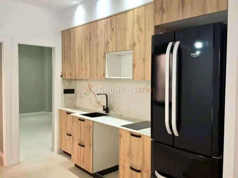 Planta baja reformada de lujo en Passatge de Salvadors, Santa Eulalia, L'Hospitalet de Llobregat (08902)