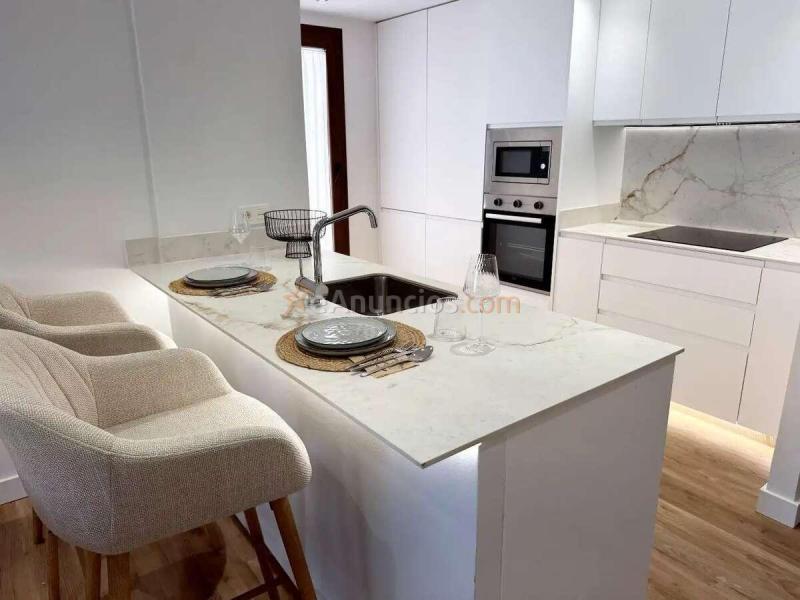 Piso reformado con licencia turística y terraza en Puerto de la Duquesa