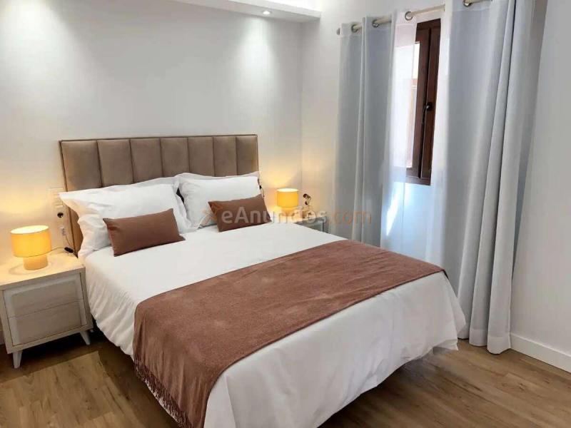 Piso reformado con licencia turística y terraza en Puerto de la Duquesa
