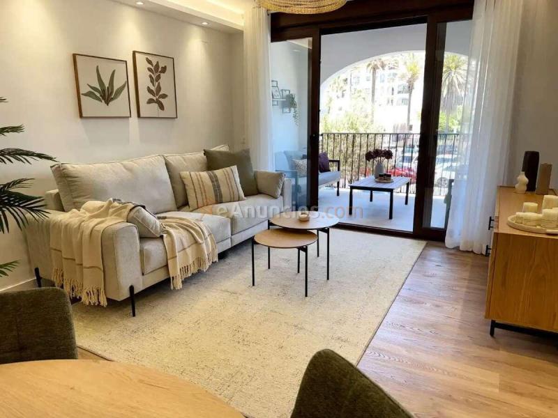 Piso reformado con licencia turística y terraza en Puerto de la Duquesa