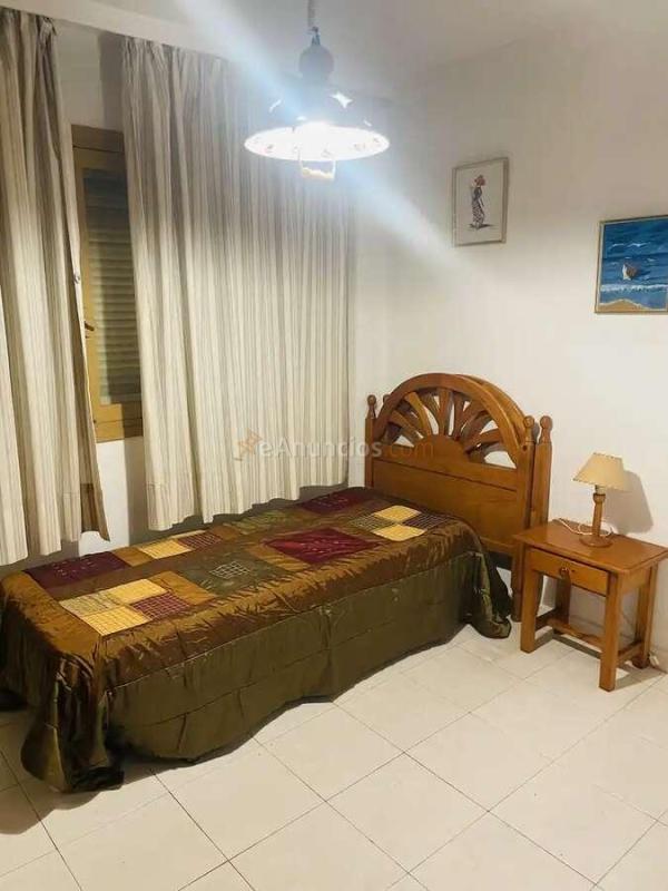 Piso amplio de 5 habitaciones en Cruz del Humilladero, Málaga