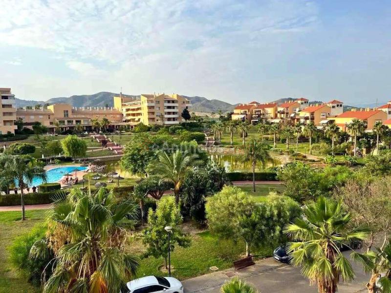 Magnífico piso exterior con vistas, terrazas XXL y urbanización tipo resort en Alhaurín de la Torre