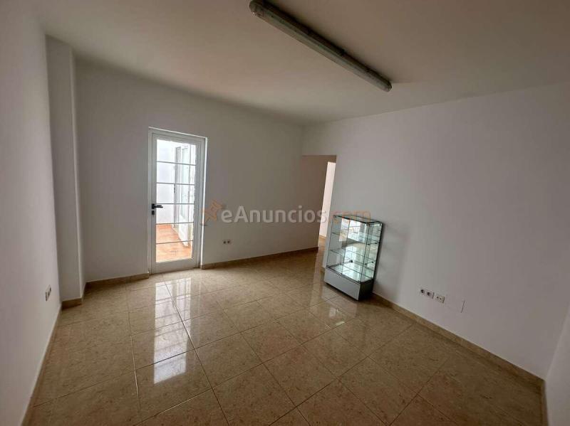 PISO  CON AZOTEA PROPIA Y ENTRADA INDEPENDIENTE, EN VENTA EN ARRECIFE – CALLE MARTÍNEZ MONTAÑEZ