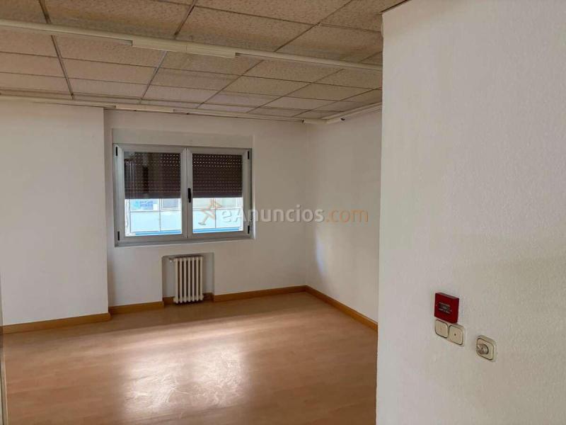 Espaciosa oficina de 125 m con Orientación Sur en el centro calle Zamora, muy luminosa