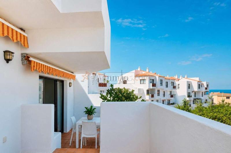 Apartamento luminoso de 2 dormitorios con terraza y vistas al mar en Sansofé Puerto, Puerto de Santiago