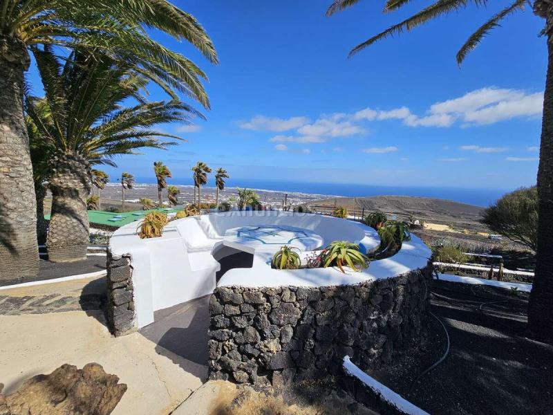 Villa exclusiva en La Asomada con vistas panorámicas al océano y a Fuerteventura