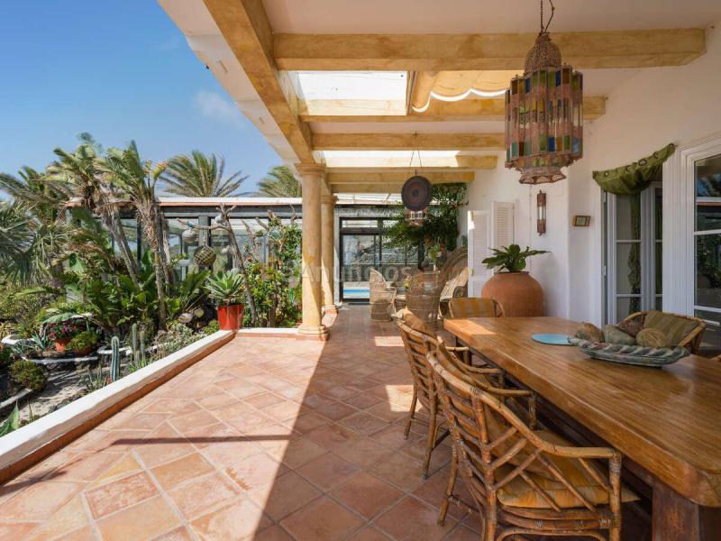 Villa exclusiva en La Asomada con vistas panorámicas al océano y a Fuerteventura