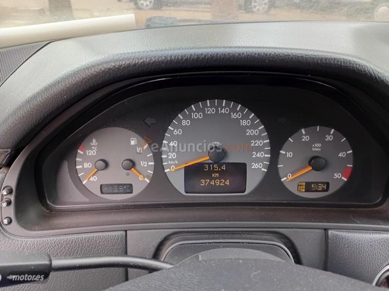 Mercedes Clase E E320 AVANT CDI AVANTGARDE AUT. 197 CV. de 1999 con 374.000 Km por 1.500 EUR. en Murcia
