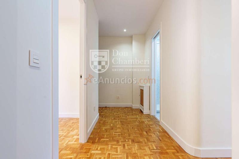 (Ref.641871) Piso exterior con terraza y 2 habitaciones, recién reformado, Chamberí