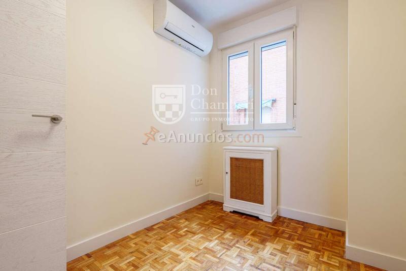 (Ref.641871) Piso exterior con terraza y 2 habitaciones, recién reformado, Chamberí