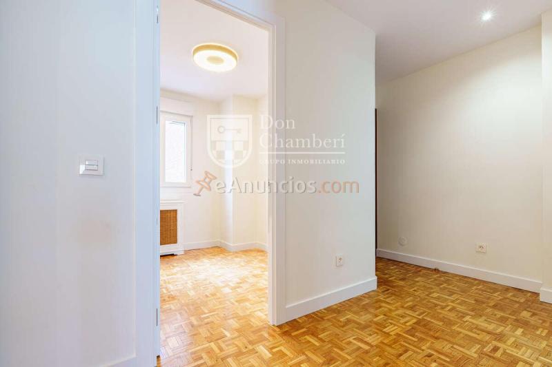 (Ref.641871) Piso exterior con terraza y 2 habitaciones, recién reformado, Chamberí