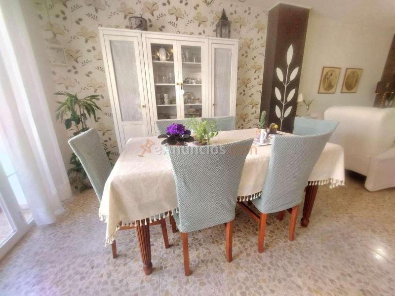 Amplio apartamento de 3 dormitorios en el centro, con la playa a un agradable paseo